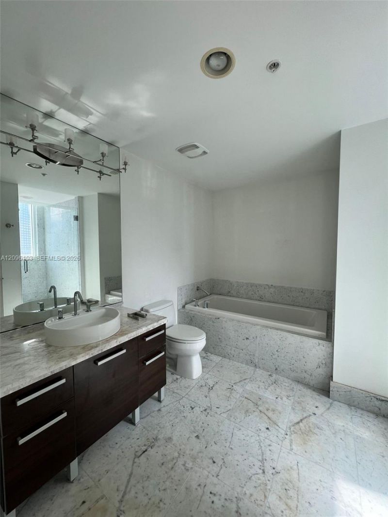 253 NE 2nd St , Unit 2508, Miami, FL 33132 Photo