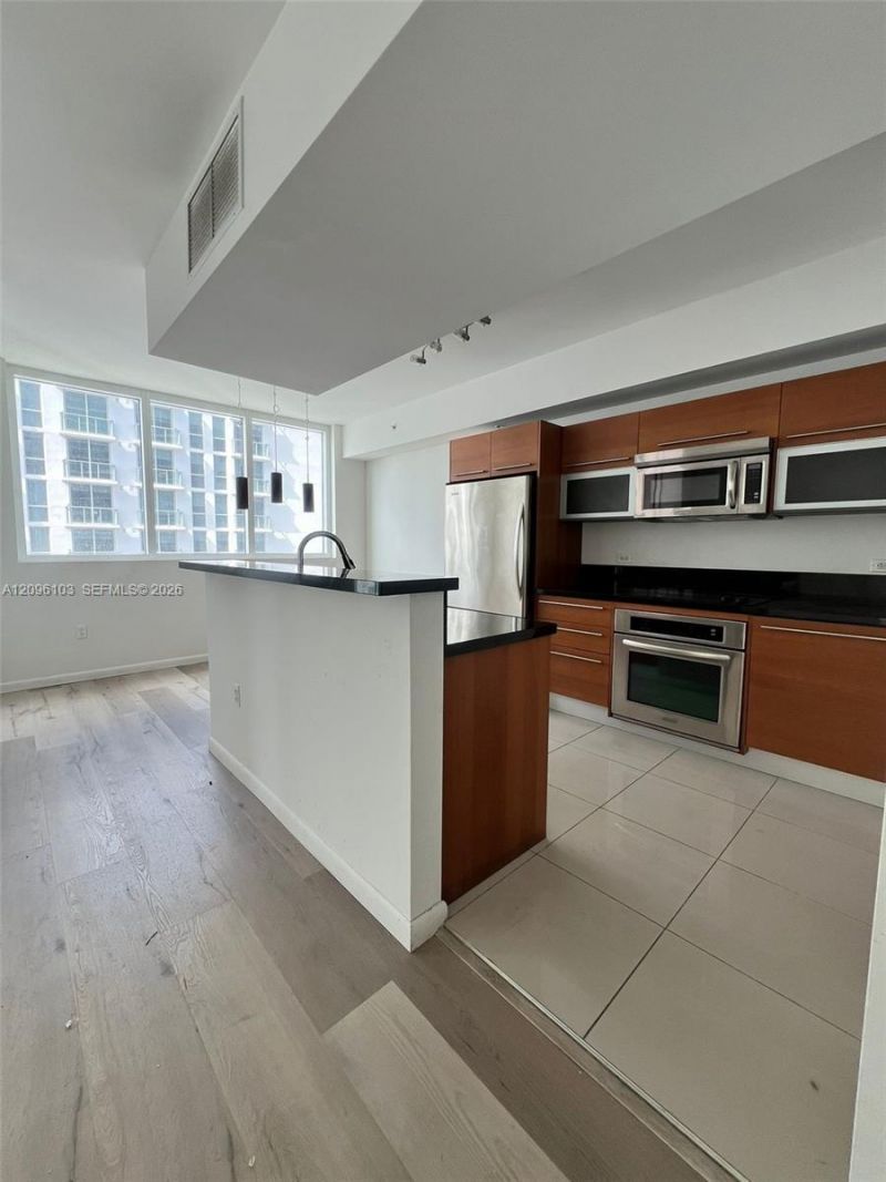 253 NE 2nd St , Unit 2508, Miami, FL 33132 Photo
