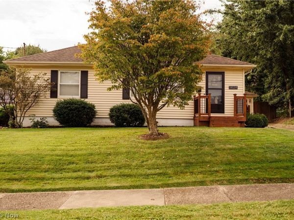 1424 Maple Street , Barberton, OH 44203