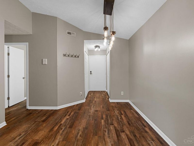 5981 Meadow Creek Drive, Unit 10, Miami Township, OH 45150 Photo 3