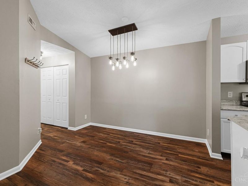 5981 Meadow Creek Drive, Unit 10, Miami Township, OH 45150 Photo 5