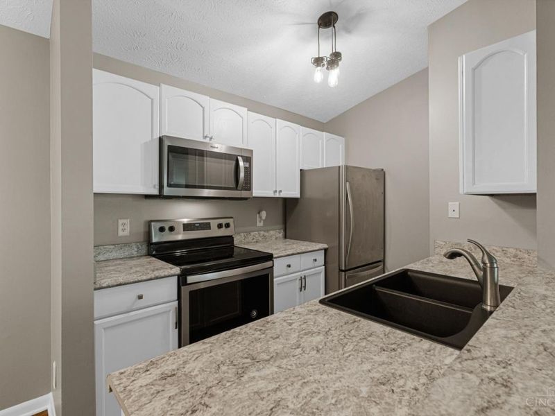 5981 Meadow Creek Drive, Unit 10, Miami Township, OH 45150 Photo 7