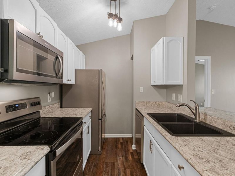 5981 Meadow Creek Drive, Unit 10, Miami Township, OH 45150 Photo 8
