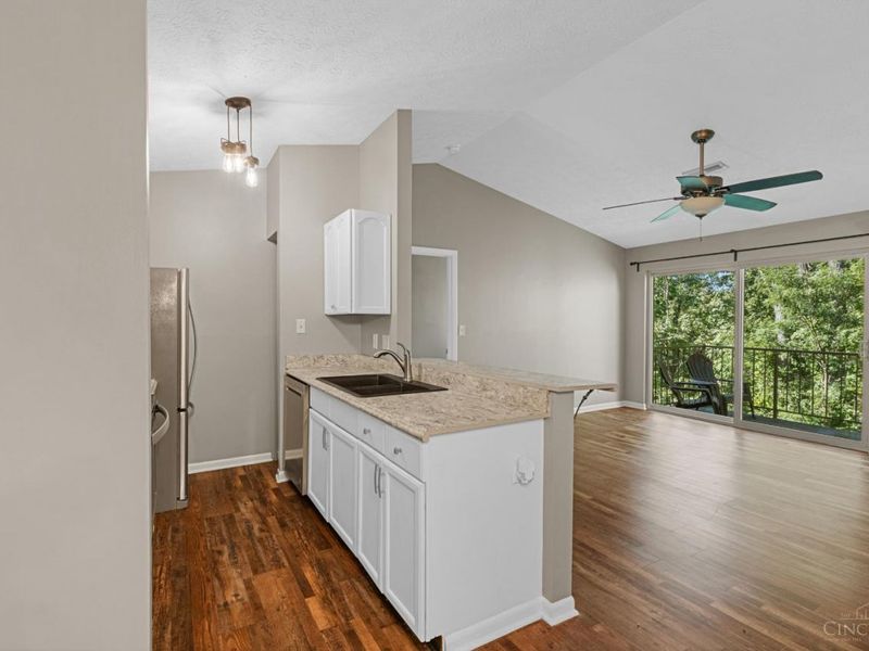 5981 Meadow Creek Drive, Unit 10, Miami Township, OH 45150 Photo 9
