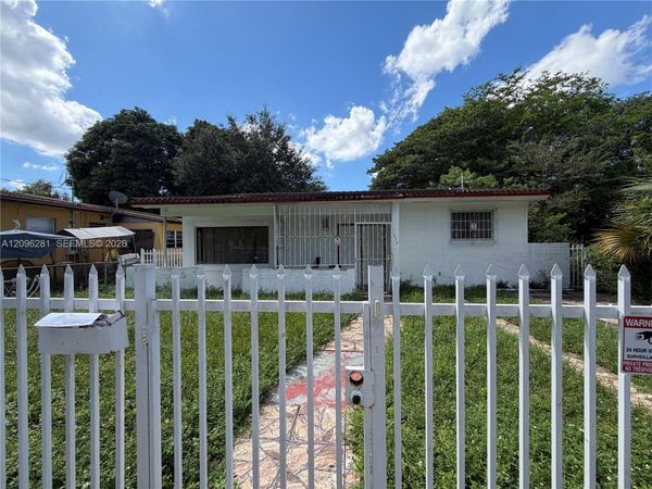 4824 NW 15th Ct , Miami, FL 33142