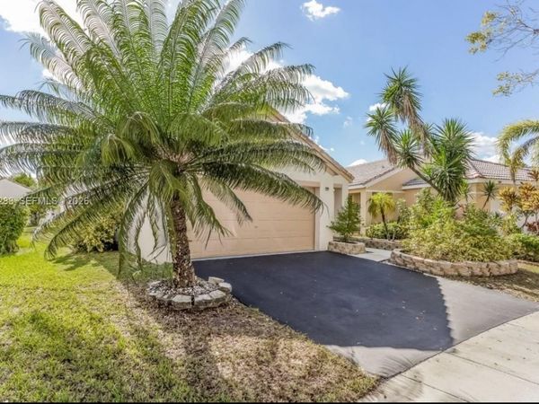 4262 Greenbriar Ln , Weston, FL 33331