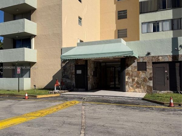 5055 NW 7th St , Unit 504, Miami, FL 33126