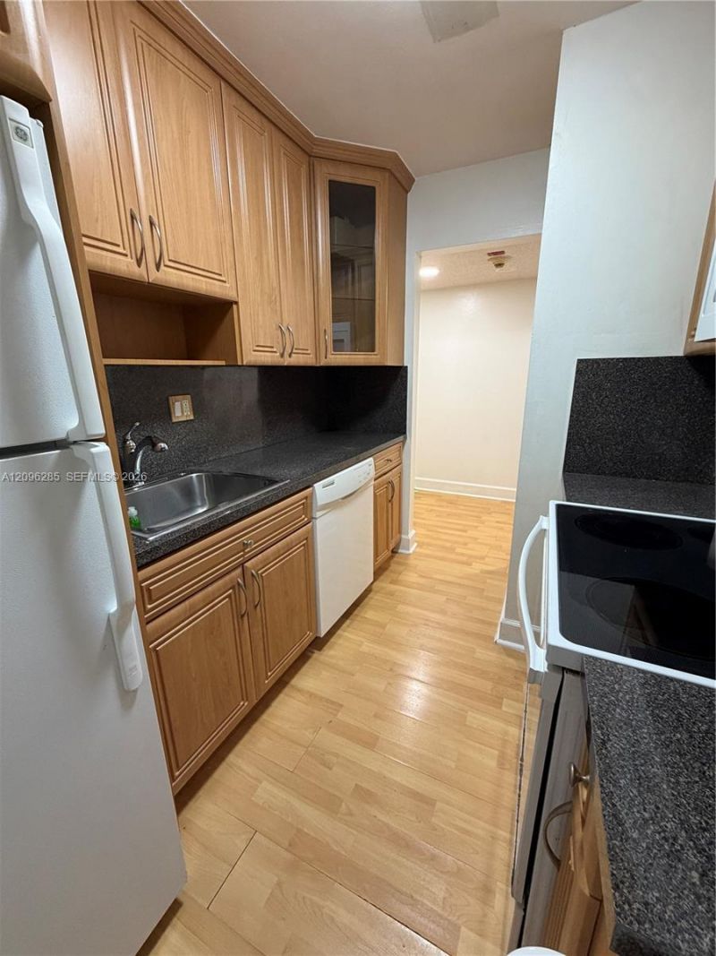 5055 NW 7th St , Unit 504, Miami, FL 33126 Photo