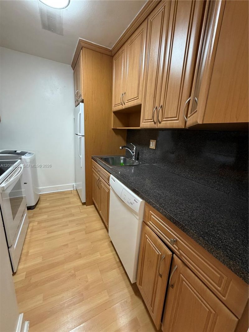 5055 NW 7th St , Unit 504, Miami, FL 33126 Photo