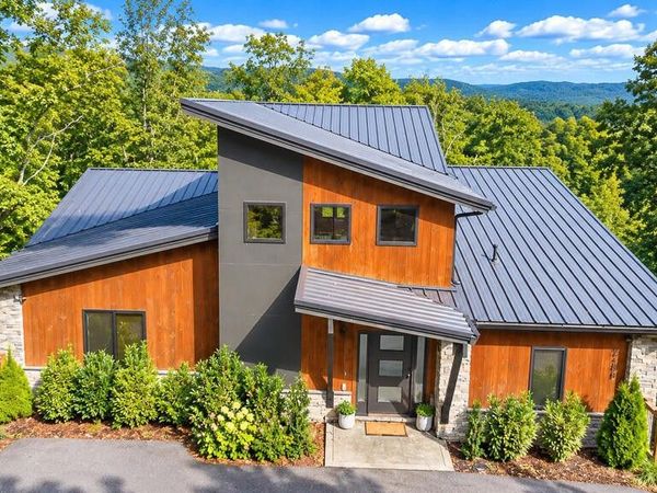 2430 Cove Mountain Lane , Sevierville, TN 37862