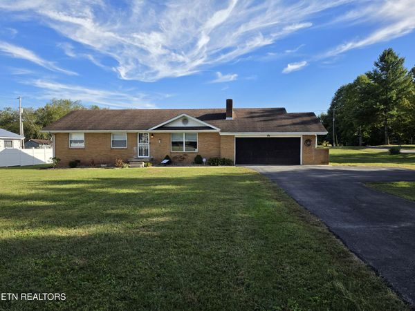 687 Old Highway 63 , Speedwell, TN 37870