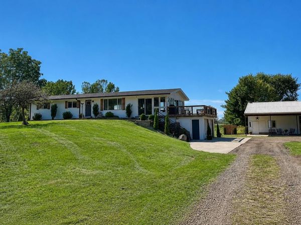 75512 County Road 665, Lawton, MI 49065