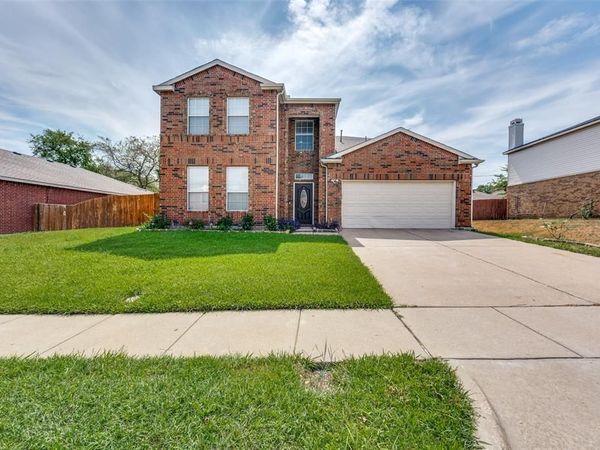 814 White Dove Drive , Arlington, TX 76017