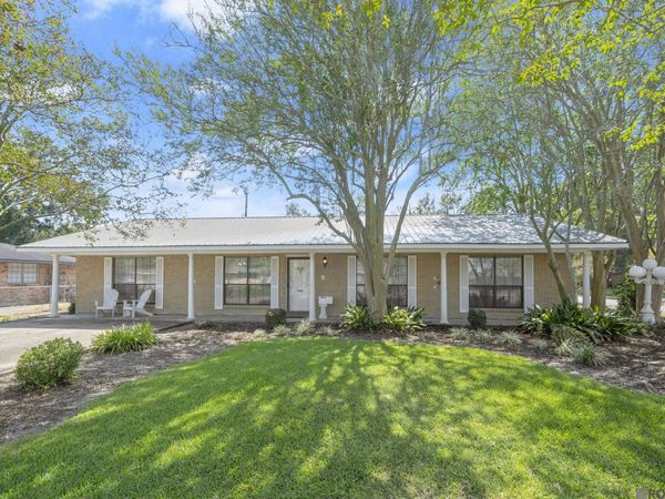 1111 E Sybil St, Gonzales, LA 70737