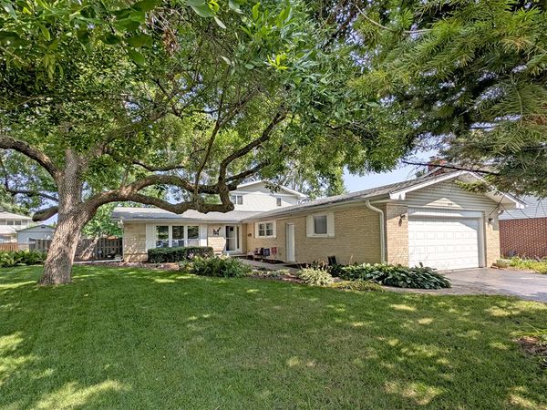 910 E Cherry Lane , Arlington Heights, IL 60004