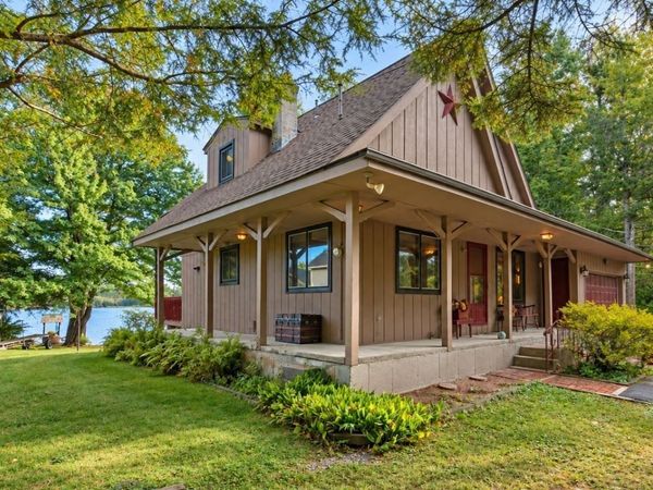 64 Lakeshore Dr, Ashburnham, MA 01430