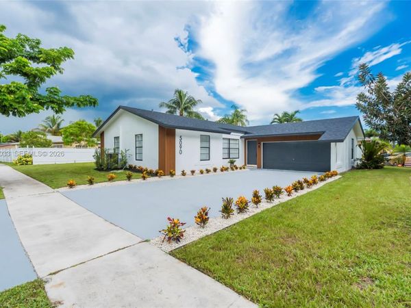 5090 SW 11th St , Margate, FL 33068