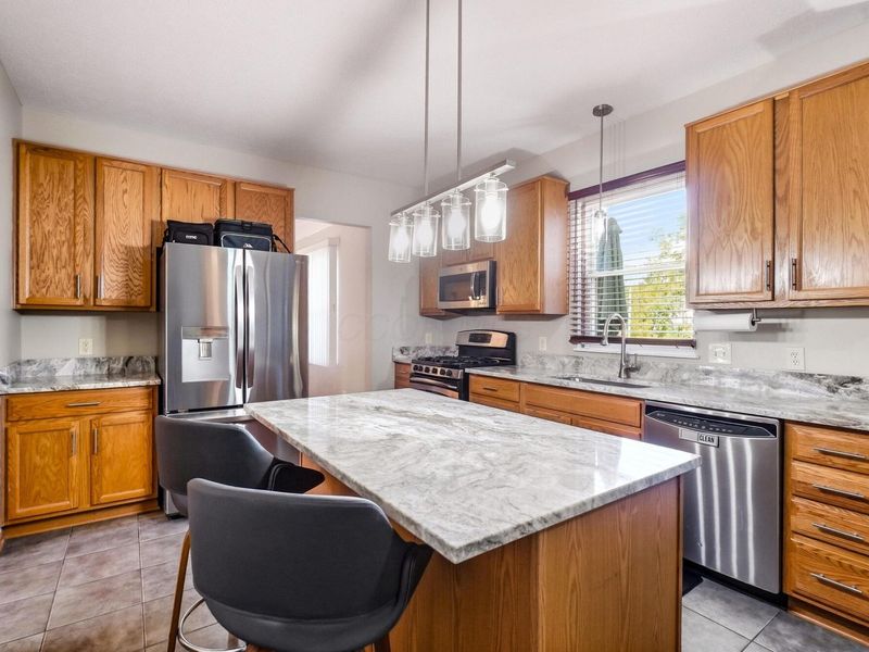 8662 Brenstuhl Park Drive , Blacklick, OH 43004 Photo 6
