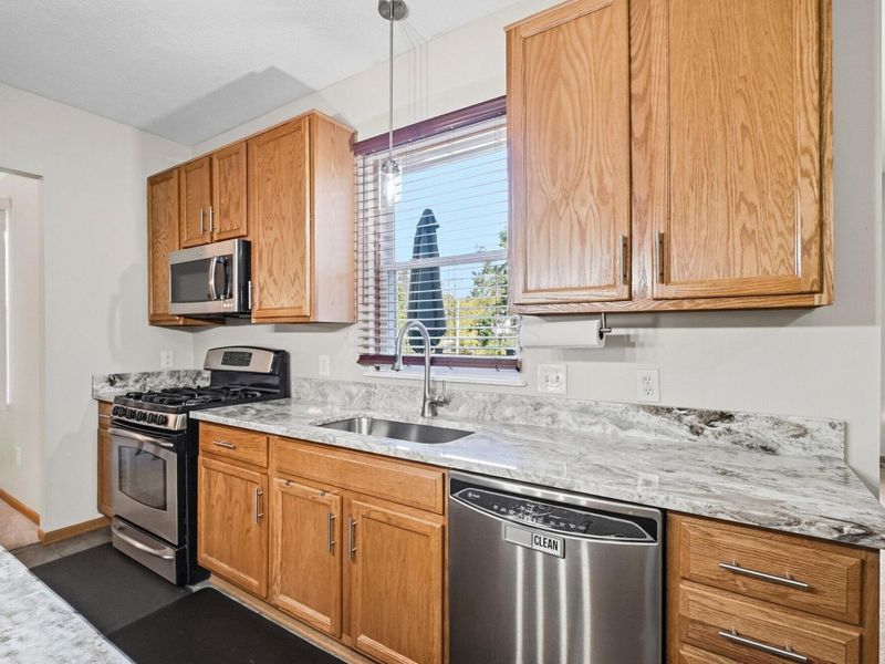 8662 Brenstuhl Park Drive , Blacklick, OH 43004 Photo 8