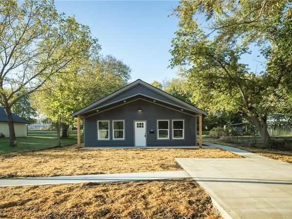 305 E Pacific Street, Holden, MO 64040
