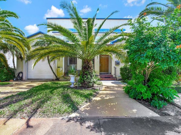 124 S Palmway, Lake Worth Beach, FL 33460