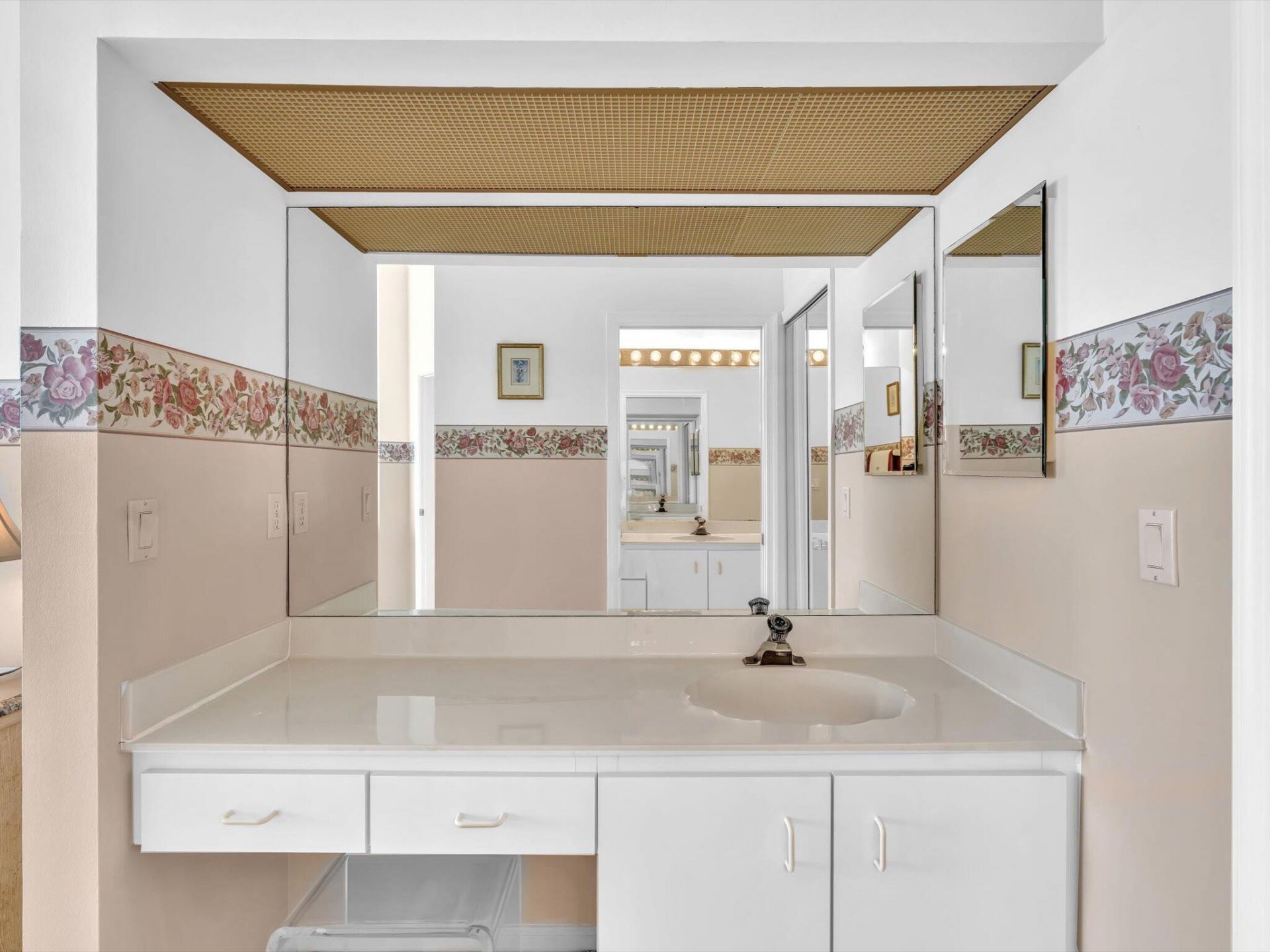8049 Aberdeen Drive, Unit 201, Boynton Beach, FL 33472 Photo