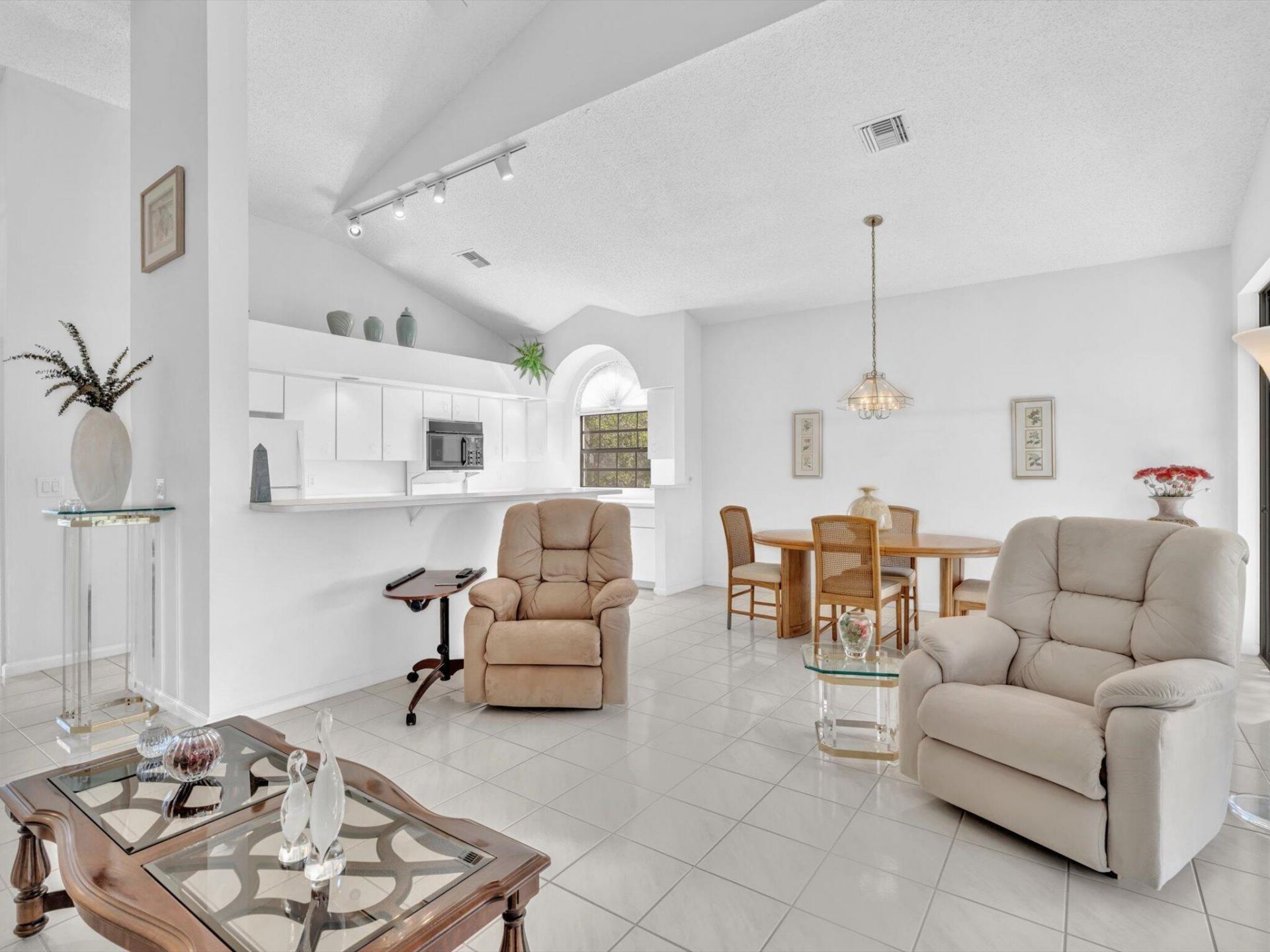 8049 Aberdeen Drive, Unit 201, Boynton Beach, FL 33472 Photo