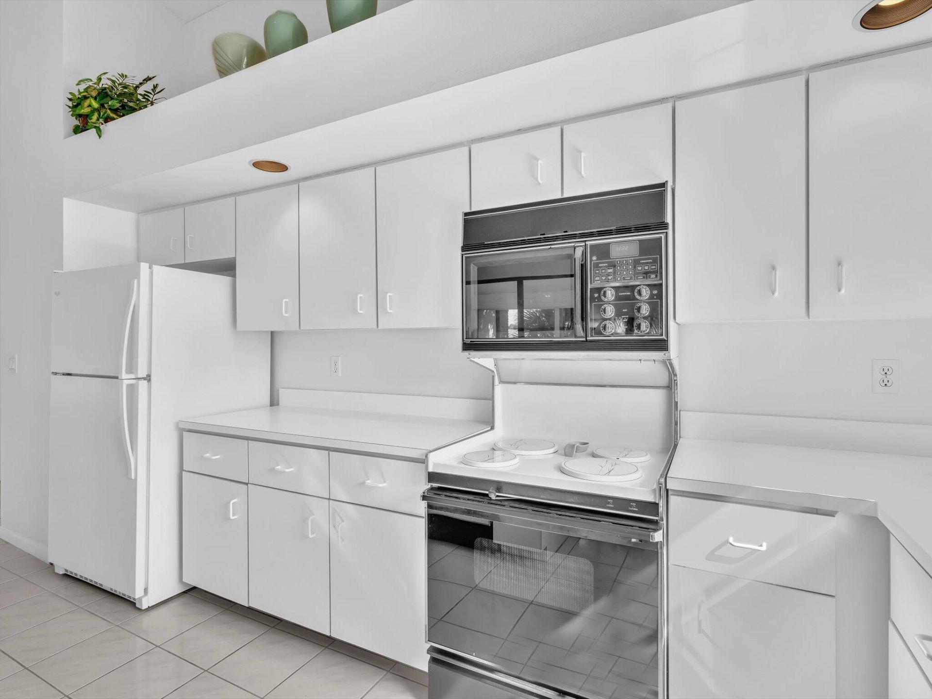 8049 Aberdeen Drive, Unit 201, Boynton Beach, FL 33472 Photo