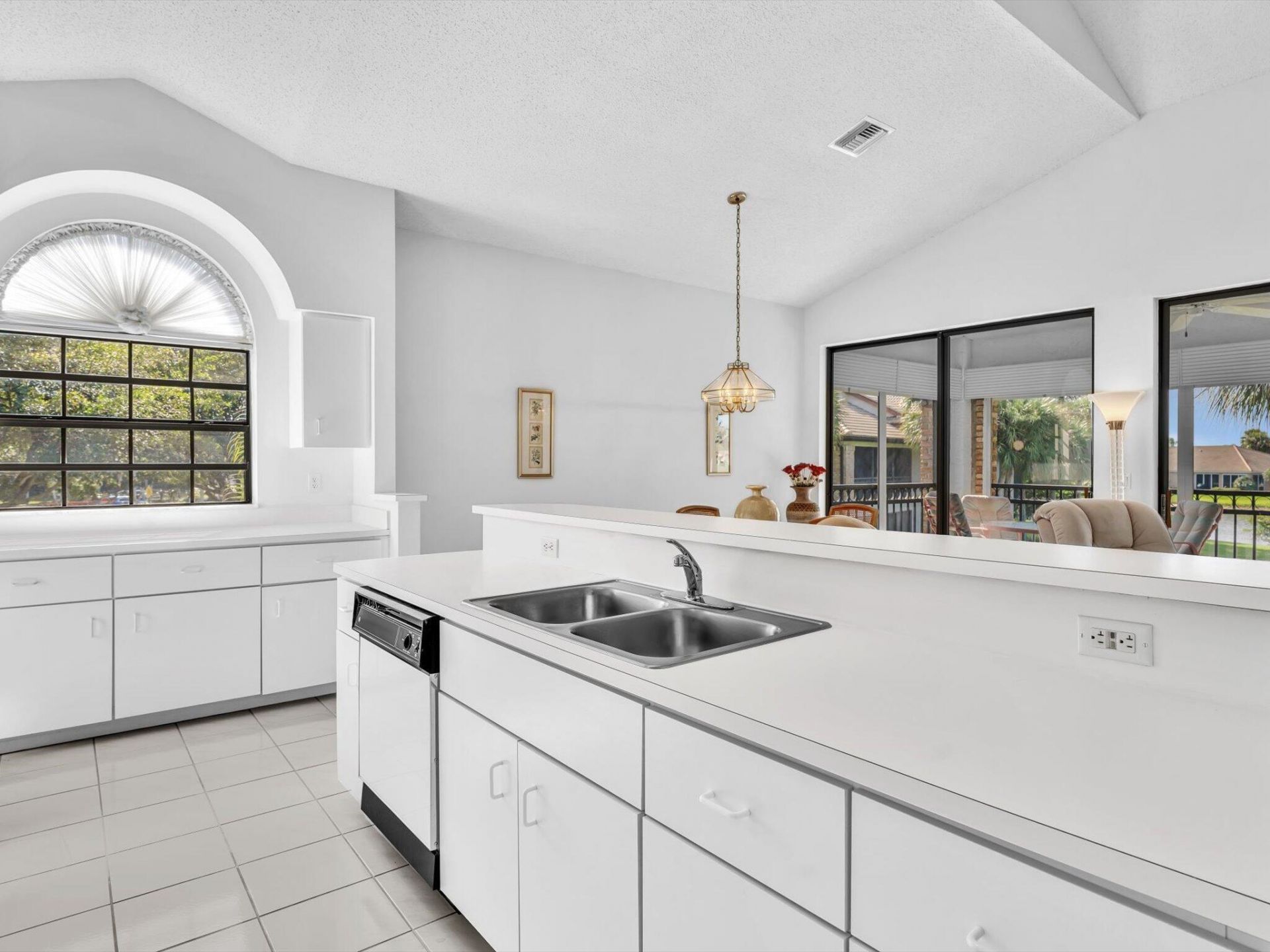 8049 Aberdeen Drive, Unit 201, Boynton Beach, FL 33472 Photo
