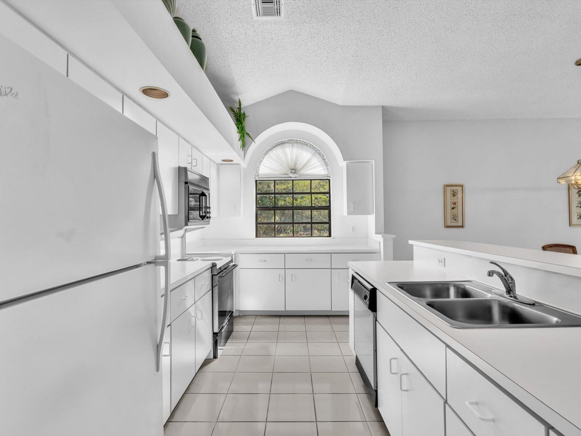 8049 Aberdeen Drive, Unit 201, Boynton Beach, FL 33472 Photo