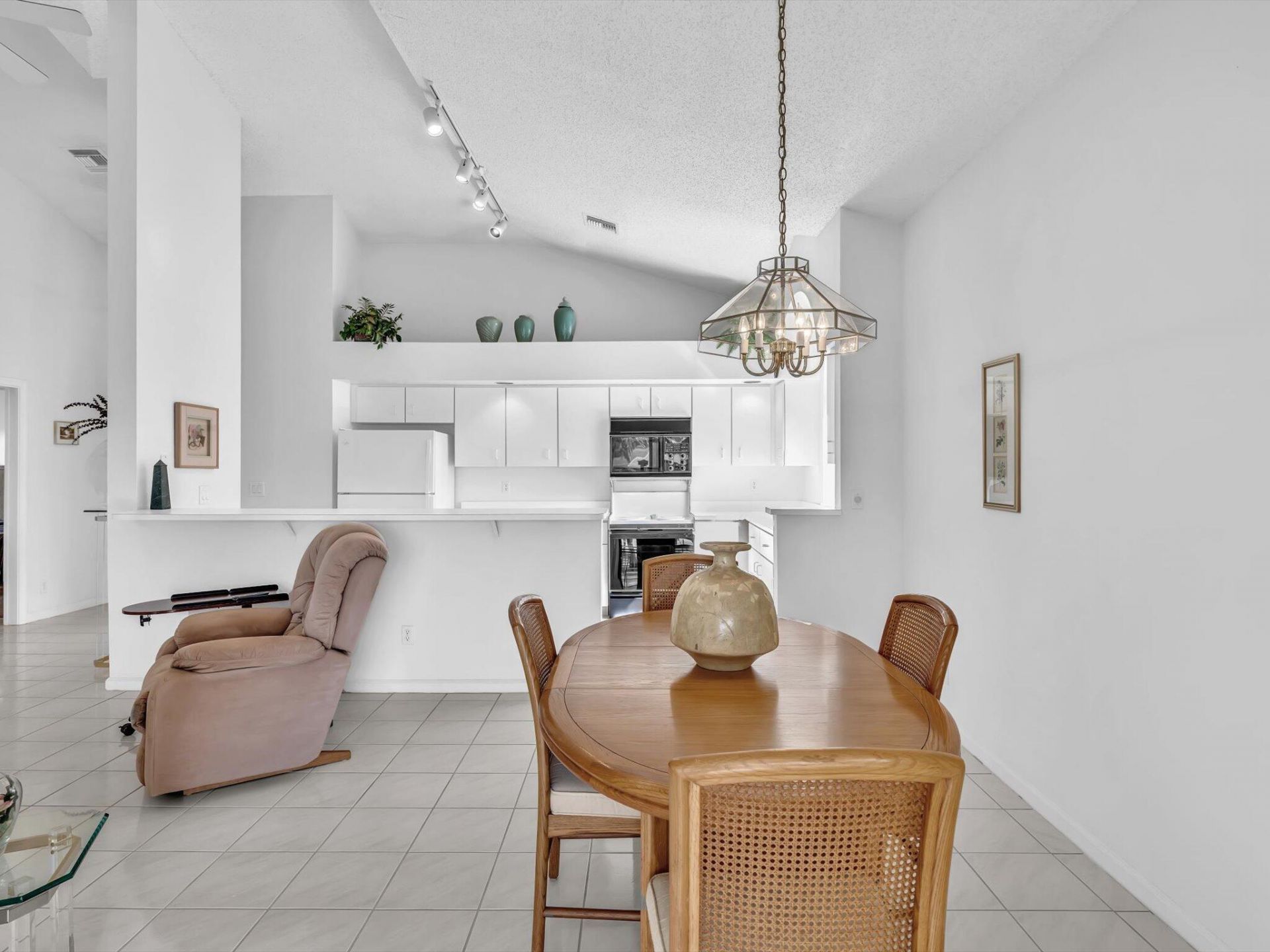 8049 Aberdeen Drive, Unit 201, Boynton Beach, FL 33472 Photo
