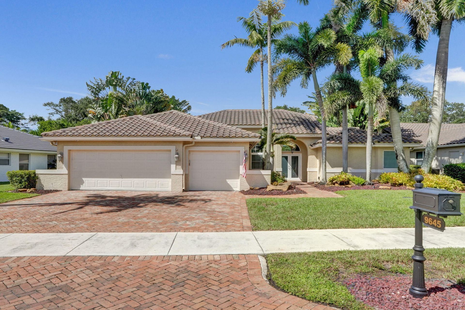9645 E Tree Tops Court, Davie, FL 33328 Photo