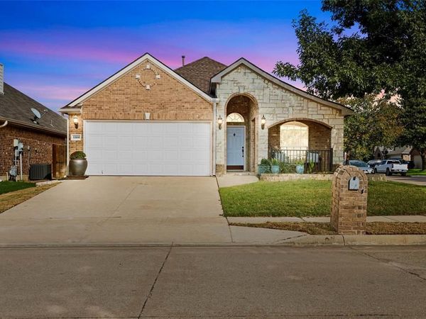 11800 Basilwood Drive , Fort Worth, TX 76244
