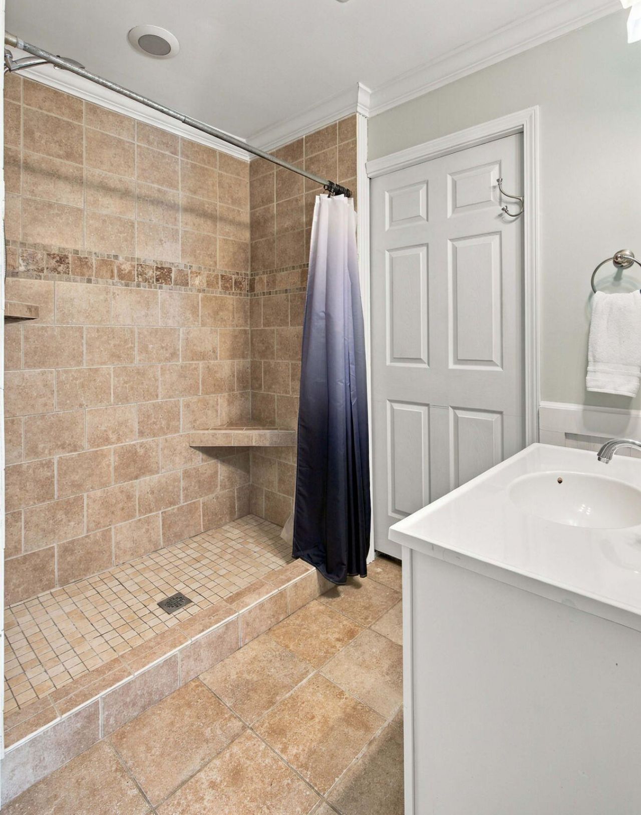 1083 Oakcrest Drive Photo 10