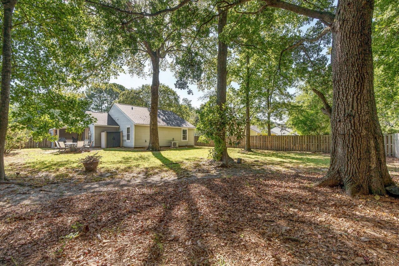 1083 Oakcrest Drive Photo 14