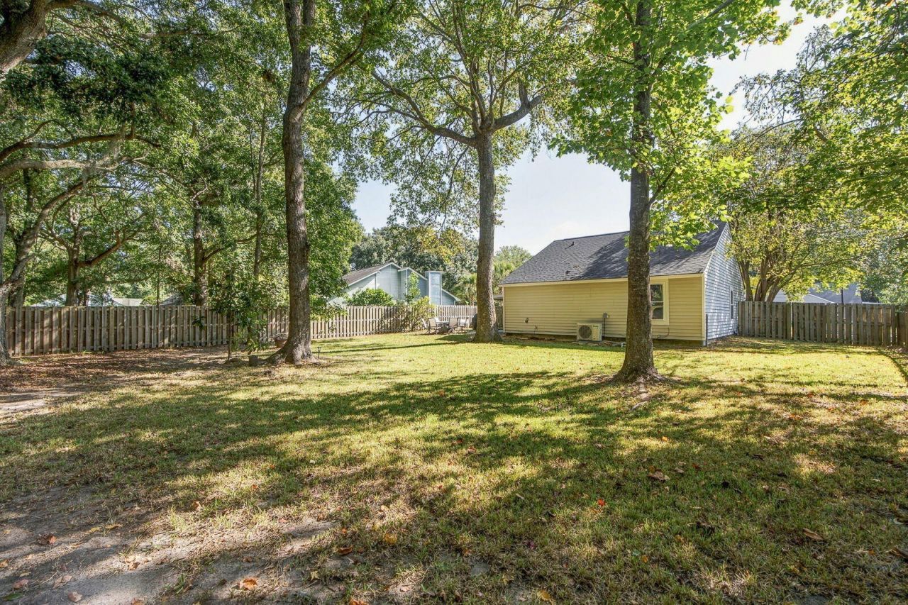 1083 Oakcrest Drive Photo 15