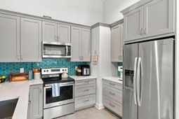 1083 Oakcrest Drive photo 4