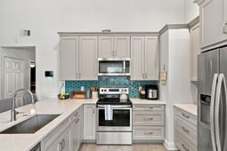 1083 Oakcrest Drive photo 4