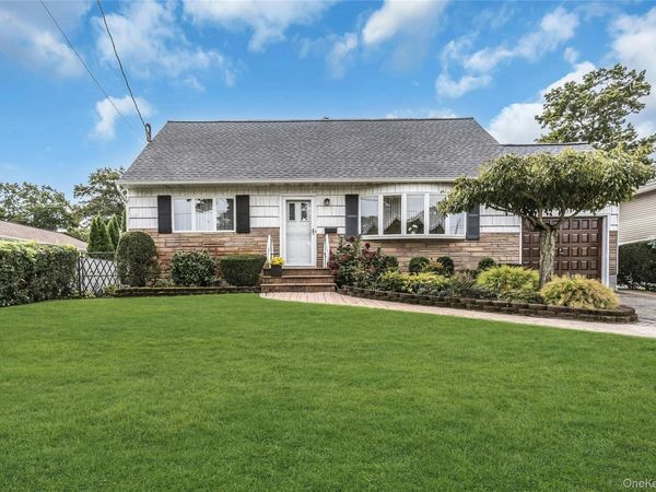 472 Chelsea Avenue , West Babylon, NY 11704