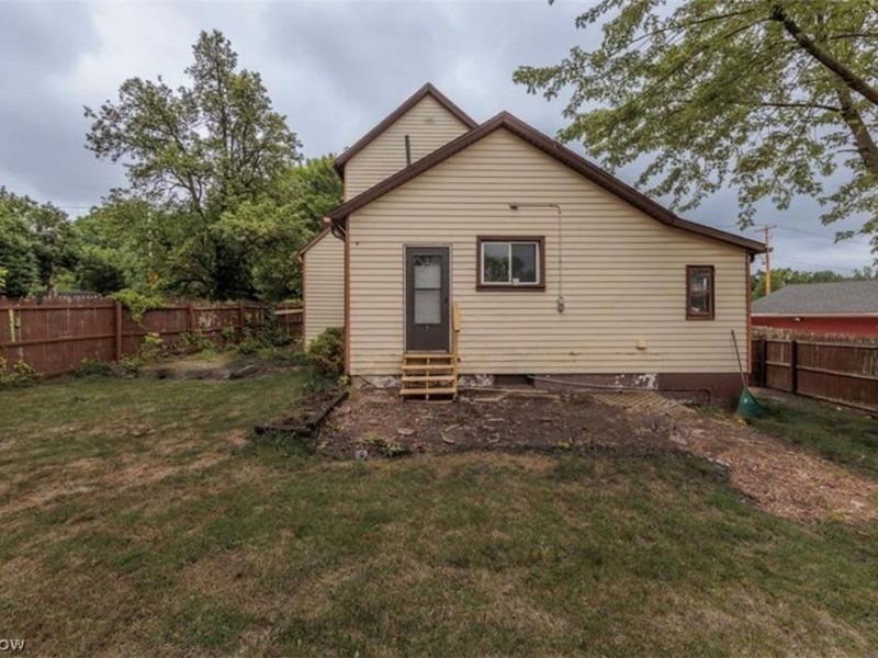 1147 Newton Street, Akron, OH 44305 Photo 3