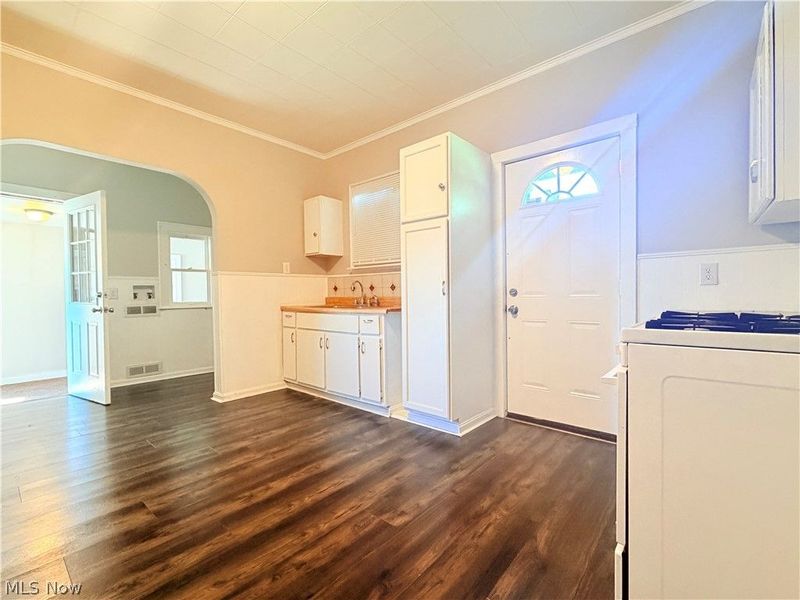 1147 Newton Street, Akron, OH 44305 Photo 9
