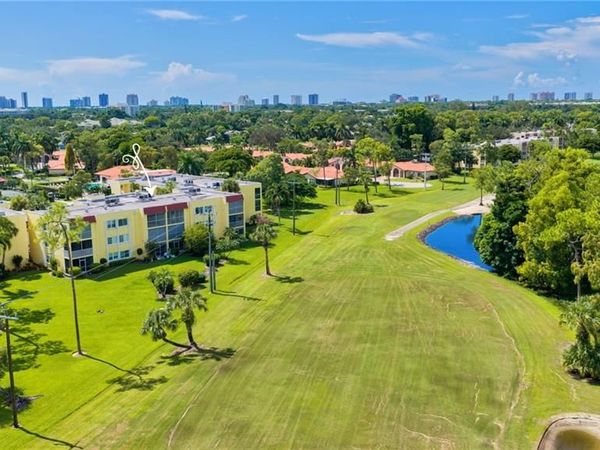 1057 Forest Lakes DR, Unit 307, NAPLES, FL 34105