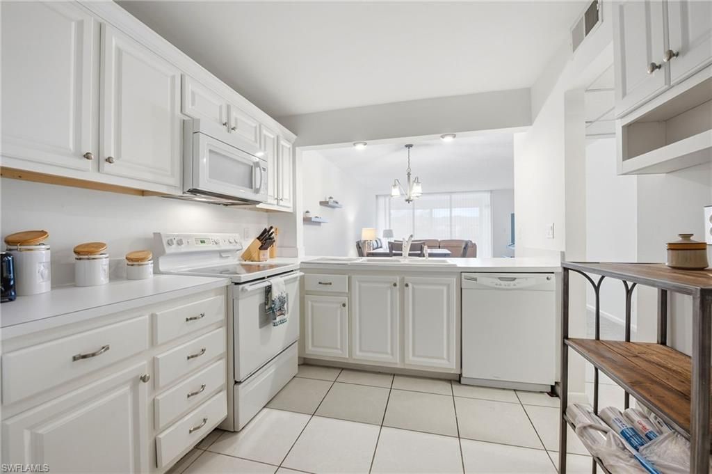 1057 Forest Lakes Dr, Unit 307, Naples, FL 34105 Photo