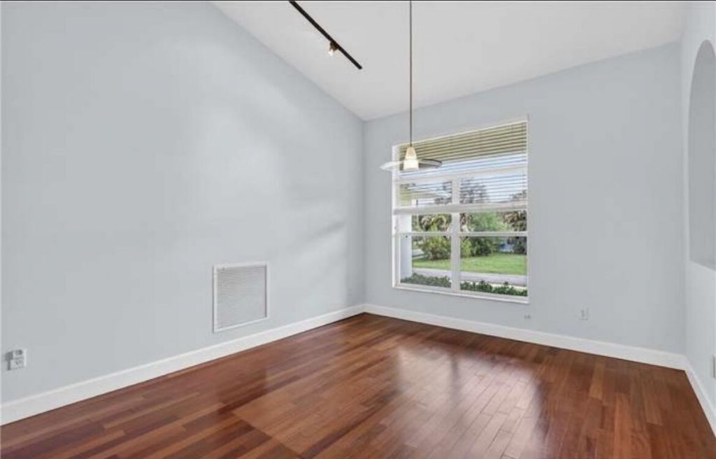4205 Ruth Way, Sarasota, FL 34232 Photo