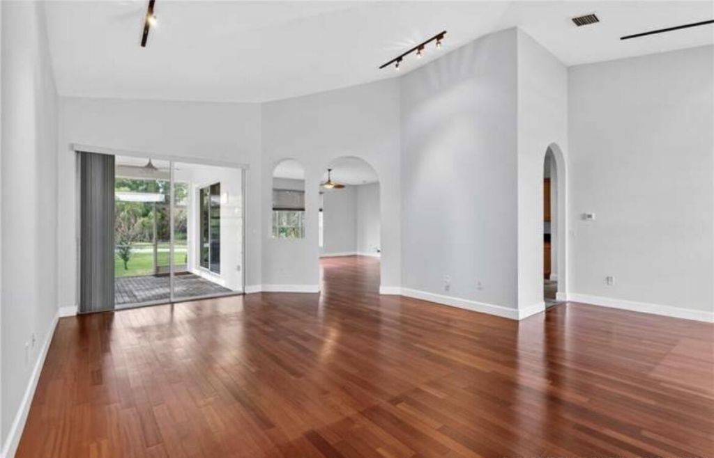4205 Ruth Way, Sarasota, FL 34232 Photo