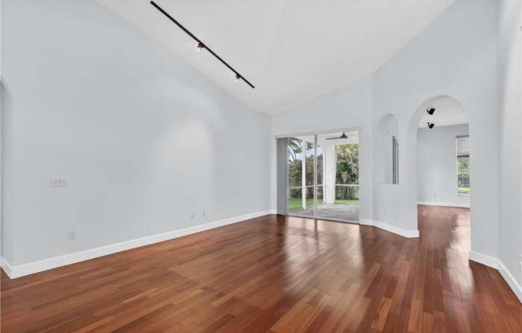 4205 Ruth Way, Sarasota, FL 34232 Photo