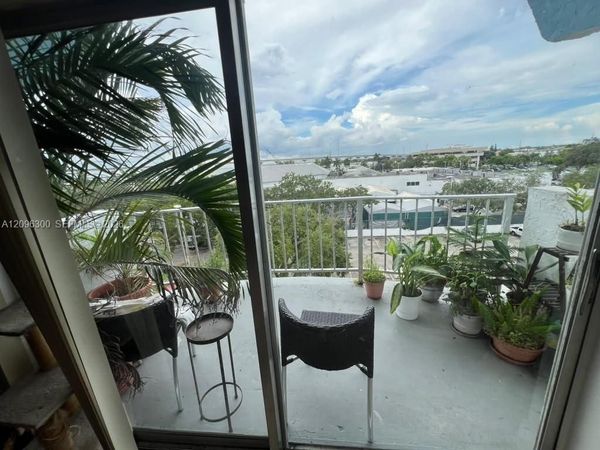 486 NW 165th St Rd , Unit B-603, Miami, FL 33169