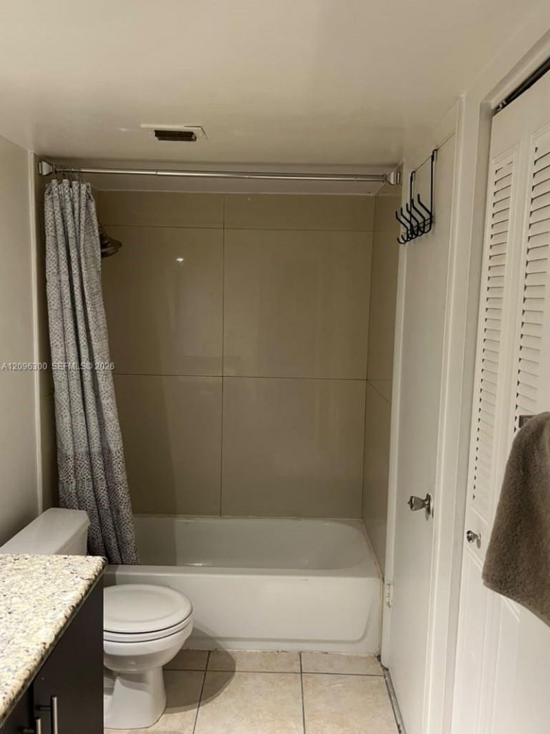 486 NW 165th St Rd, Unit B-603, Miami, FL 33169 Photo