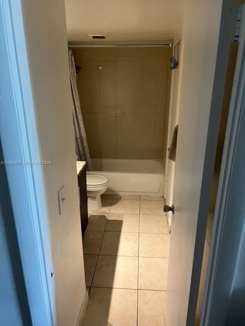 486 NW 165th St Rd, Unit B-603, Miami, FL 33169 Photo