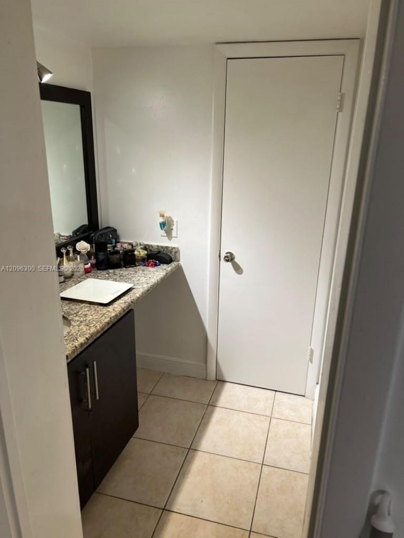 486 NW 165th St Rd, Unit B-603, Miami, FL 33169 Photo